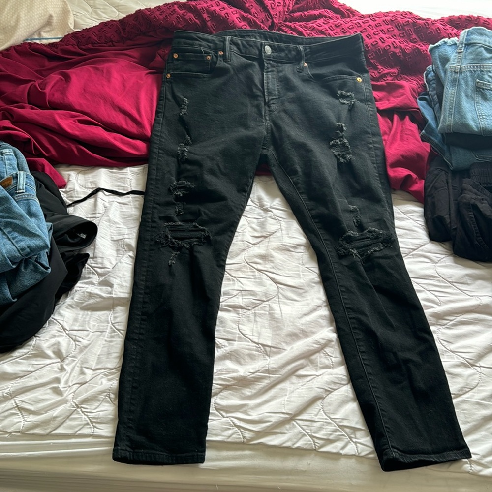 Men’s American Eagle skinny leg jeans // distressed // size 36 x 30